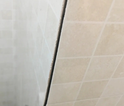 大厂瓷砖空鼓维修公司分享阳台瓷砖脱落的修复过程可以分为以下几个步骤