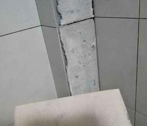 大厂瓷砖空鼓维修公司分享下厨房瓷砖脱落的补救措施。